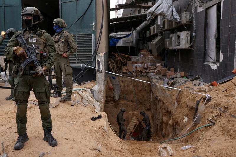Israeli soldiers operate at the opening to a tunnel at Al Shifa Hospital compound in Gaza City, amid the ongoing ground operation of the Israeli army against Palestinian Islamist group Hamas, in the Gaza Strip, November 22, 2023. REUTERS/Ronen Zvulun  EDITOR'S NOTE: REUTERS PHOTOGRAPHS WERE REVIEWED BY THE IDF AS PART OF THE CONDITIONS OF THE EMBED. NO PHOTOS WERE REMOVED.