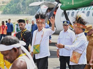 Menhub Budi Karya Dampingi Jokowi Resmikan 2 Bandara di Papua