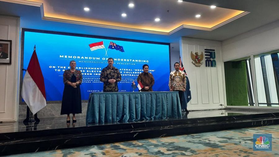 Kemenko Marves dan Kementerian Industri dan Sains Australia menandatangani MoU pengembangan kendaraan listrik (EV) antar kedua negara. (վ/Firda Dwi Muliawati)