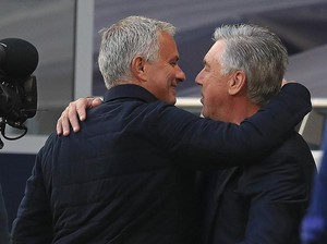 Mourinho pada Ancelotti: Hanya Orang Gila yang Mau Tinggalkan Madrid