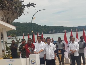 Jokowi Resmikan Kampung Nelayan Modern Super Komplet di Papua