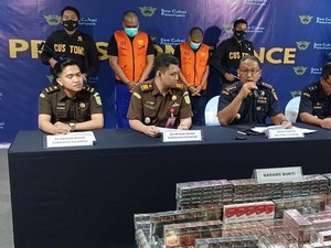 Angkut Rokok Ilegal Senilai Rp 401 Juta, Sopir-Kenek Diamankan di Tol Gempas
