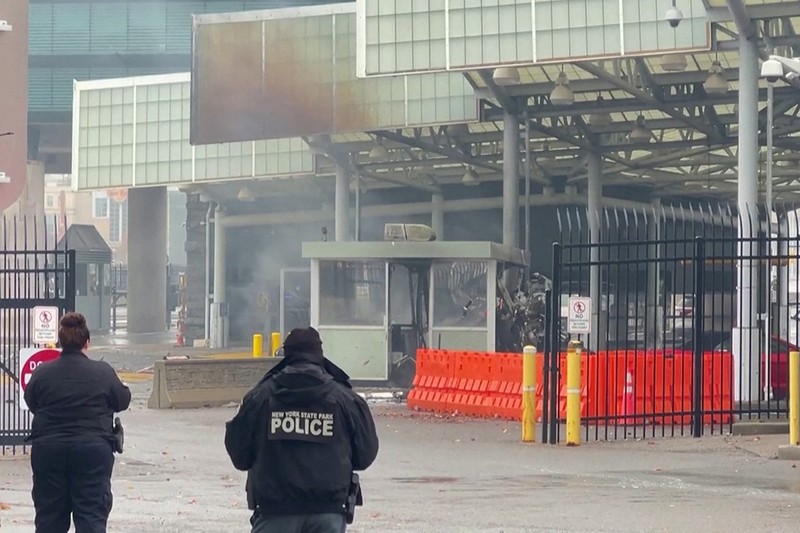 Police officers view the scene after an incident at the Rainbow Bridge U.S. border crossing with Canada, in Niagara Falls, New York, U.S. November 22, 2023 in a still image from video.  REUTERS/Reuters TV