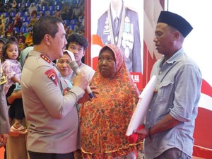 Rumah Papan Dijadikan Permanen, Sutrisno Nangis Depan Wakapolri