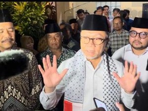 Gaet Lembaga Dakwah Islam Indonesia, Zulhas Bagi-bagi Sembako di Semarang