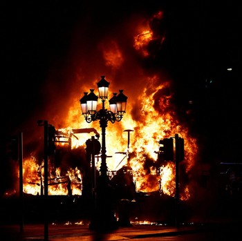 Potret Demo di Irlandia Pecah Buntut Penikaman 3 Anak Sekolah