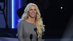 Klarifikasi Britney Spears Usai Ditegur Pramugari karena Merokok di Pesawat