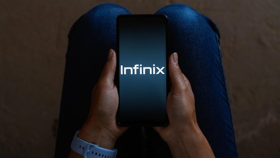 Ilustrasi logo Infinix Mobile terpampang di layar smartphone. (Photo Illustration by Rafael Henrique/SOPA Images/LightRocket via Getty Images)