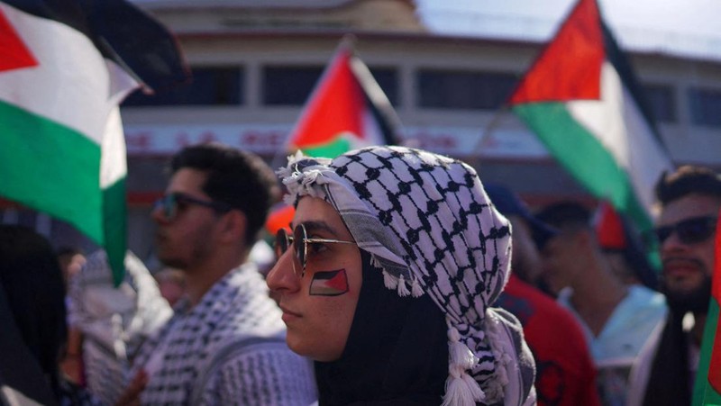 People shout slogans during a march in support of Palestinians, calling for a ceasefire and for charging Israel with committing “genocide” in Gaza, in Havana, Cuba, November 23, 2023. REUTERS/Alexandre Meneghini