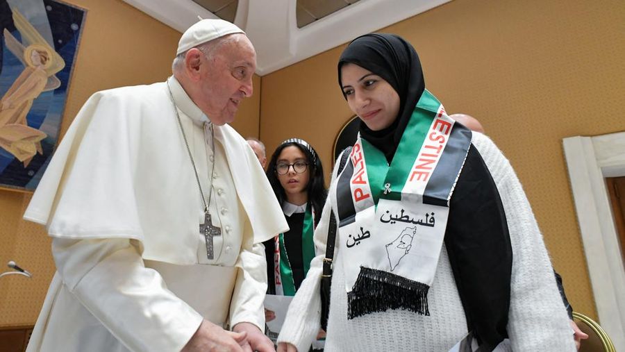 Pope Francis meets with Palestinians whose relatives are stranded in Gaza, amid conflict between Israel and the Palestinian Islamist group Hamas, at the Vatican November 22, 2023. Vatican Media/Handout via REUTERS ATTENTION EDITORS - THIS IMAGE WAS PROVIDED BY A THIRD PARTY.