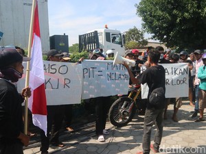 Gelar Demo, Nelayan-Pedagang di Juwana Pati Sambat Harga Ikan Anjlok