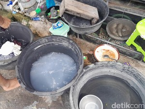 Warga Mojosongo Sambat Air PDAM Keruh-Bau