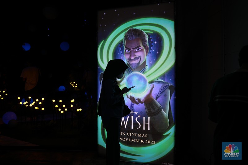 Pengunjung memadati instalasi pameran imersif Walt Disney Animation Studios yang bertemakan film “Wish” di Plaza Indonesia, Jakarta, Jumat (24/11/2023). Pengunjung memadati instalasi pameran imersif Walt Disney Animation Studios yang bertemakan film “Wish” di Plaza Indonesia, Jakarta, Jumat (24/11/2023). (CNBC Indonesia/Faisal Rahman)
