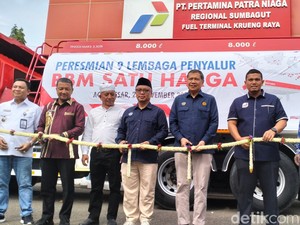 Warga 9 Daerah di Sumatera Kini Beli BBM Satu Harga
