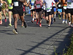 Bikin Insecure! Kakek 92 Tahun Sukses Finish Marathon Kurang dari 7 Jam