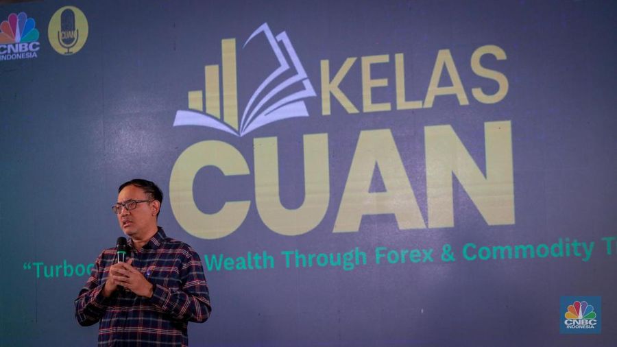 CEO Finex, Agung Wisnuaji memberikan pemaparan dalam acara Kelas Cuan bersama Finex di ALILA SCBD, Jakarta, Sabtu (25/11/2023). (վ/Faisal Rahman)