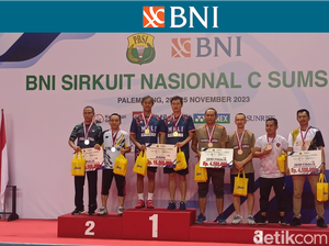 Ketika Legenda Bulutangkis Naik Podium Juara BNI Sirnas 2023