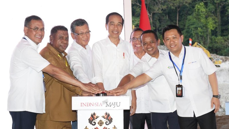 Presiden Joko Widodo dalam peresmian peletakan batu pertama pembangunan Proyek Strategis Nasional (PSN) Kawasan Industri Pupuk, di Fakfak, Papua Barat, Kamis (23/11/2023) kemarin. (Dok. Kris-Biro Setpres RI)