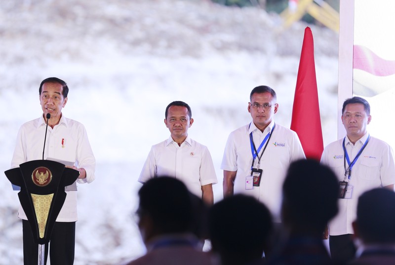 Presiden Joko Widodo dalam peresmian peletakan batu pertama pembangunan Proyek Strategis Nasional (PSN) Kawasan Industri Pupuk, di Fakfak, Papua Barat, Kamis (23/11/2023) kemarin. (Dok. Kris-Biro Setpres RI)