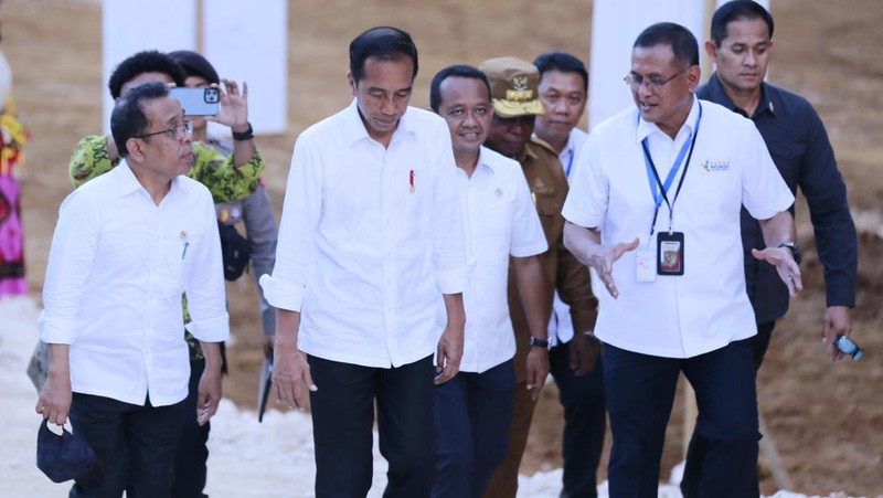Presiden Joko Widodo dalam peresmian peletakan batu pertama pembangunan Proyek Strategis Nasional (PSN) Kawasan Industri Pupuk, di Fakfak, Papua Barat, Kamis (23/11/2023) kemarin. (Dok. Kris-Biro Setpres RI)