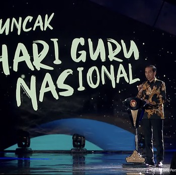 Jokowi Rayakan Puncak Guru Hari Nasional & Bagi-bagi Sepeda