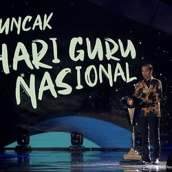 Jokowi Rayakan Puncak Guru Hari Nasional & Bagi-bagi Sepeda