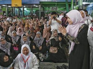 Ulang Tahun Ke-52, Siti Atikoh Dapat Kejutan & Didoakan Jadi Ibu Negara