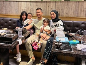 Zaskia Gotik Belum Kembali ke Dunia Hiburan demi Rida Suami