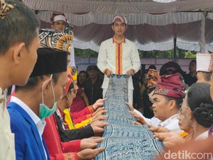 Gibran Dikukuhkan Jadi Orang Toraja, Diberi Gelar Laso Pindan