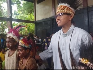 Safari ke Sentani, Kaesang Disodorkan Proposal Perbaikan GOR Panti Asuhan