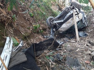 Mobil Terjun ke Jurang di Tikungan Tajam Cepogo Boyolali