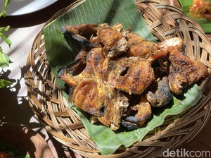 Empuk Gurih, Bakakak Ayam Kampung yang Jadi Buruan Warga Sumedang