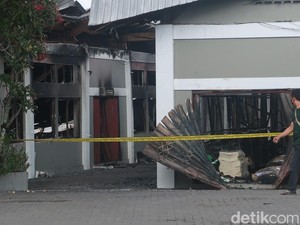 Setelah 9 Jam, Kebakaran Pabrik Sarung Tangan Bantul Akhirnya Padam