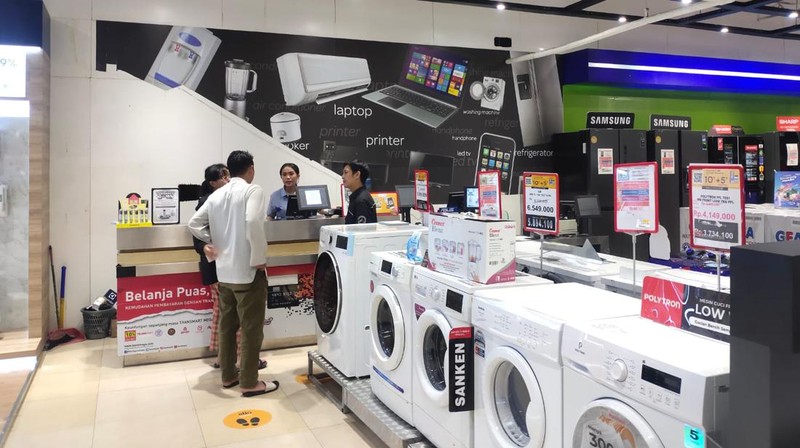 Transmart Full Day Sale di Transmart Cempaka Putih, Jakarta, Minggu, 26/11. (CNBC Indonesia/Rosseno Aji Nugroho)