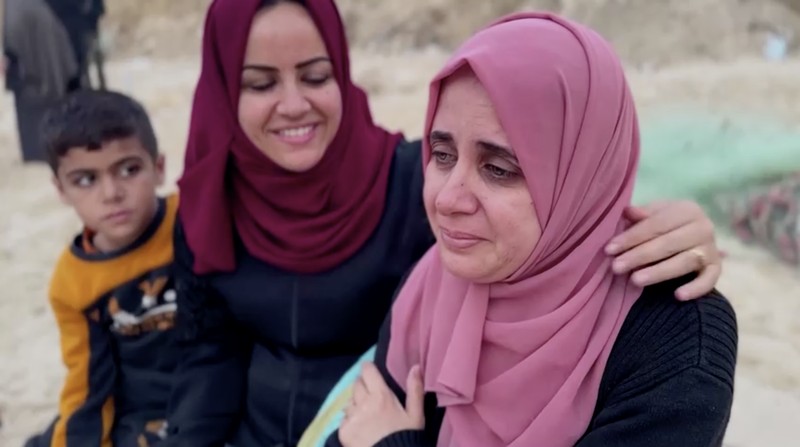 Warga Palestina mengunjungi pantai di Deir al Balah, Jalur Gaza, pada hari kedua gencatan senjata antara Israel dan Hamas, Sabtu, 25 November 2023. Warga Palestina mengunjungi pantai di Deir al Balah, Jalur Gaza, pada hari kedua gencatan senjata antara Israel dan Hamas, Sabtu, 25 November 2023. (AP Photo/Hatem Moussa)