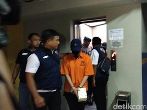Bareskrim Polri Rekonstruksi Kasus Narkoba di Kafe Kloud Senopati