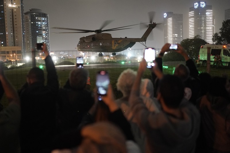 Suasana gencatan senjata antara Israel dan Hamas di Jalur Gaza masih terus berlanjut hingga saat ini, Minggu (26/11/2023). (REUTERS/Abed Sabah)