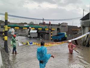 Hujan Lebat di Solo Sore Ini, Viaduk Gilingan Tergenang