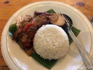 Hidden Gem! Kelezatan Gudeg Manggar Ala Jogja Ada di Tengah Kota Surabaya
