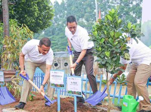Heru Budi Pimpin Penanaman 2.000 Pohon di Jaktim, Ada Durian hingga Sirsak
