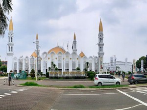Potret Megahnya Masjid Darussalam Kota Wisata Cibubur Peraih Award DMI
