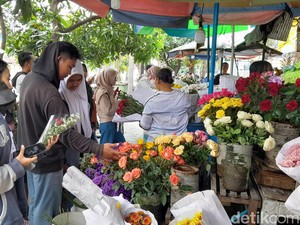 Tren Baru di Solo, Pasar Kembang Date