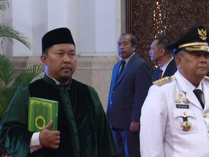 Dilantik Jokowi, Edy Natar Resmi Jadi Gubernur Riau
