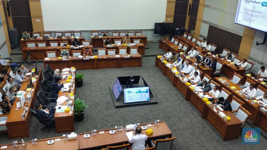 Rapat pembahasan Biaya Penyelenggaraan Ibadah Haji (BPIH) 1445 Hijriah atau tahun 2024 antara pemerintah dan Dewan Perwakilan Rakyat (DPR). (CNBC Indonesia/Rosseno Aji Nugroho)