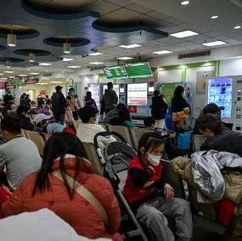 Potret RS Beijing Penuh Sesak Pasien Sakit Pernafasan