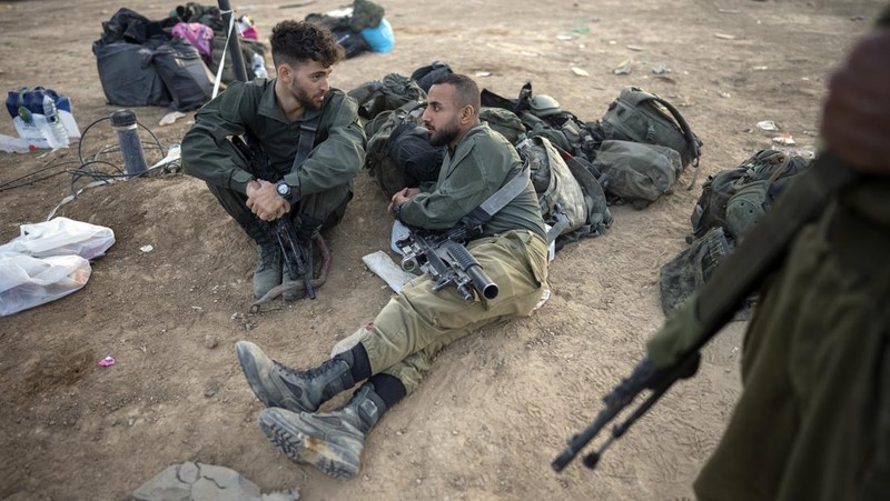 Suasana gencatan senjata antara Israel dan Hamas di Jalur Gaza masih terus berlanjut hingga saat ini, Minggu (26/11/2023). (REUTERS/Abed Sabah)