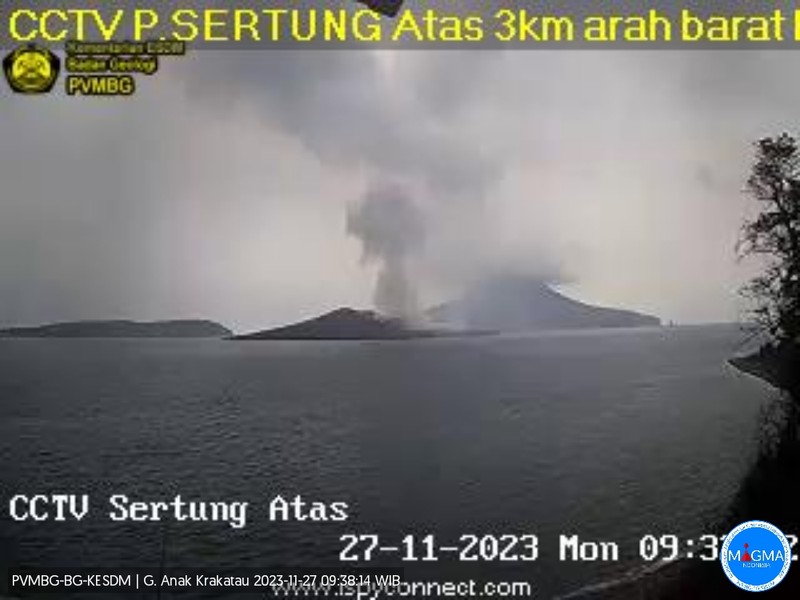 Terjadi erupsi G. Anak Krakatau pada hari Senin, 27 November 2023, pukul 11:43 WIB dengan tinggi kolom abu teramati ± 2000 m di atas puncak (± 2157 m di atas permukaan laut). (Dok: PVMBG Kementerian ESDM Terjadi erupsi G. Anak Krakatau pada hari Senin, 27 November 2023, pukul 11:43 WIB dengan tinggi kolom abu teramati ± 2000 m di atas puncak (± 2157 m di atas permukaan laut). (Dok: PVMBG Kementerian ESDM