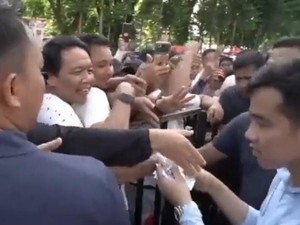 Viral Gibran Bagi-bagi Amplop Saat Jalan Sehat di Makassar, Ini Faktanya