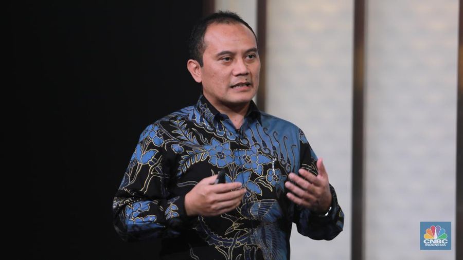 Direktur Keuangan dan Strategi CIMB NIAGA Finance, Imron Rosyadi dalam Road to CNBC Indonesia Awards 2023. (CNBC Indonesia/Muhammad Sabki)