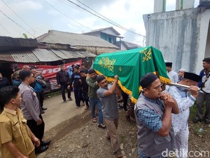 Nyanyian Terakhir Heni di Hari Guru Sebelum Berpulang Kena Ledakan Gas